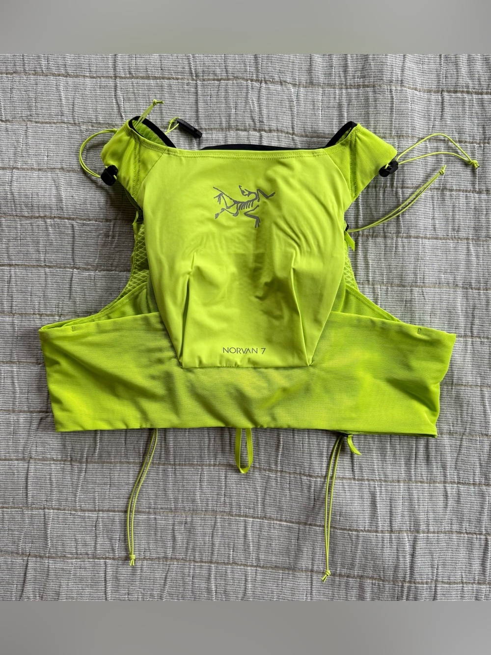 Women’s Arcteryx Norvan 7 Hydration Vest - Picture 2 of 6